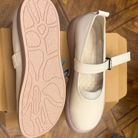 NWT QJN Mary Jane Shoes Women Flat Comfortable leather Casual Ladies beige 8 - Picture 7 of 12